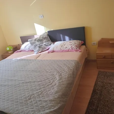 Peny Apartaman Comodo E Spazioso Per Le Famiglie * Ližnjan